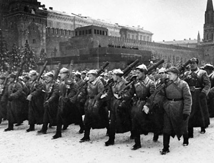 Frenzy de Hitler ca o paradă din 1941 Stalin a batjocorit fasciștii