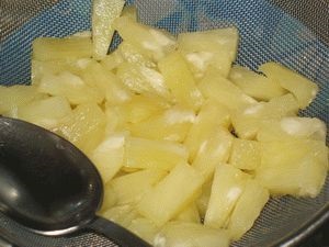 Salata cu pui si ananas 2 retete