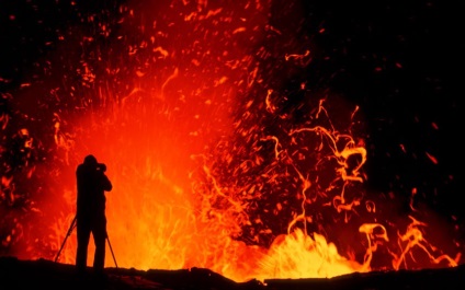 Persoana care fotografiază vulcani este interesantă!