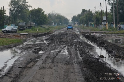 Pentru a nu încălzi casele în kushmurun, trebuie să coborâți apa pe panta, stabilind direcția