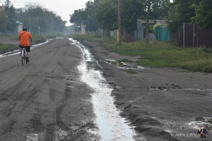 Pentru a nu încălzi casele în kushmurun, trebuie să coborâți apa pe panta, stabilind direcția