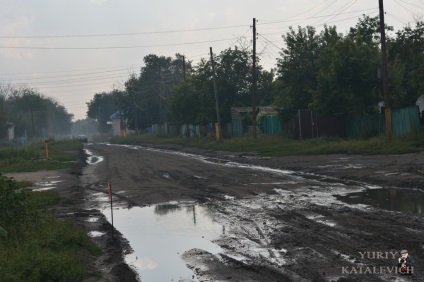 Pentru a nu încălzi casele în kushmurun, trebuie să coborâți apa pe panta, stabilind direcția