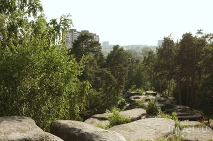 Scenic corturi de piatră în Ekaterinburg