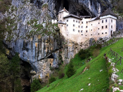 Excursie turistică - un patrimoniu cultural pe care îl puteți vizita - monumente, muzee, temple, palate și teatre