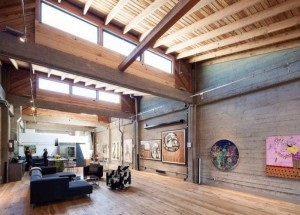 Interiorul unei case din lemn în interior