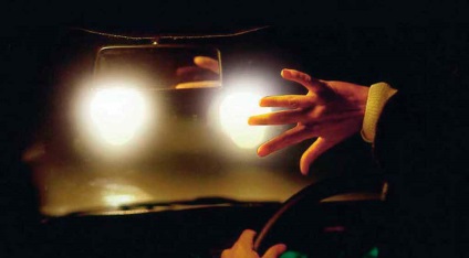 Cum să evitați orbirea șoferului cu mașini care se opresc noaptea, școala de șoferi este drumul principal