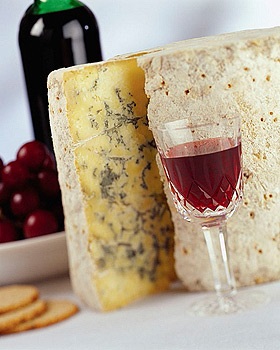 Ce fel de vin se potriveste brânzei