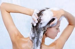 Cum să spălați bine părul, sfaturi de la un tricholog