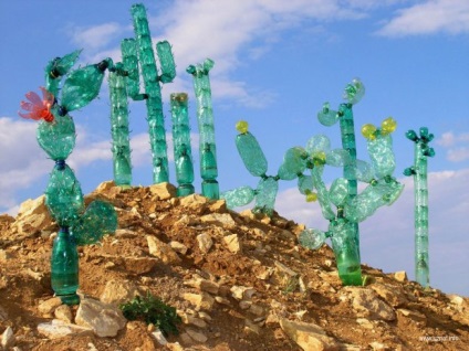 Hogyan készítsünk egy szobrot a műanyag palackok saját kezűleg