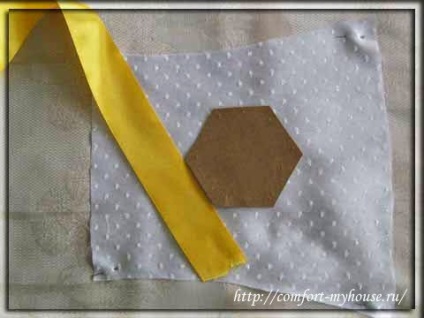 Cum să coaseți o pernă de panglici în clasa de patchwork de stil, confort și căldură a casei mele