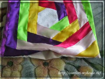 Cum să coaseți o pernă de panglici în clasa de patchwork de stil, confort și căldură a casei mele