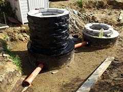 Cum să izolați, etanșați și impermeziți conductele de canalizare și rezervorul de beton septic