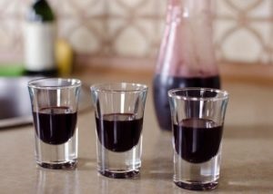 Lichior de chokeberry negru cu frunze de cires la reteta acasa pentru vodca