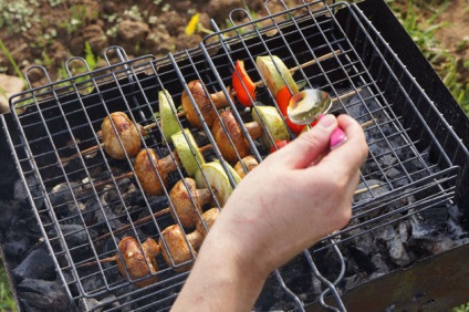 Sărbătorile de sărbătoare pe un picnic luăm tot ce este necesar și pentru 