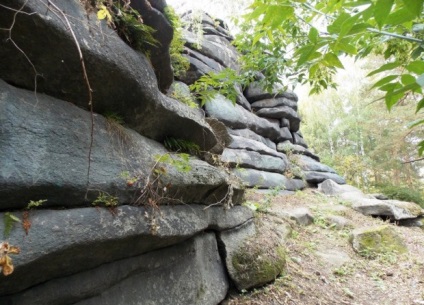 Megalitele din Ekaterinburg - corturi de piatră din Lacul Shartash