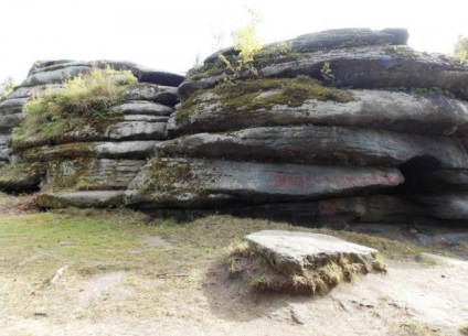 Megalitele din Ekaterinburg - corturi de piatră din Lacul Shartash