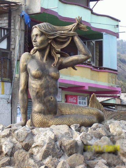 Imaginea unei sirene într-o sculptură urbană - târg de stăpâni - manual, manual