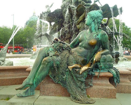 Imaginea unei sirene într-o sculptură urbană - târg de stăpâni - manual, manual