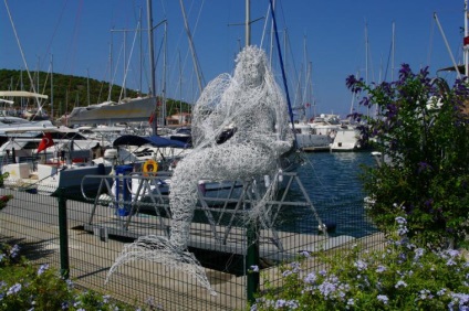 Imaginea unei sirene într-o sculptură urbană - târg de stăpâni - manual, manual