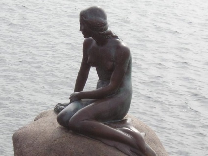 Imaginea unei sirene într-o sculptură urbană - târg de stăpâni - manual, manual