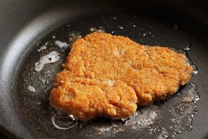 Cioburi (schnitzels) de la picioarele de pui, gătiți-vă, bucurați-vă!