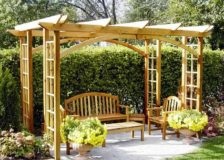 Pergola pentru struguri și trandafiri cu mâinile lor, precum și alte plante