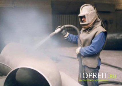 Sandblasting metal pe fundul și corpul unei mașini, video