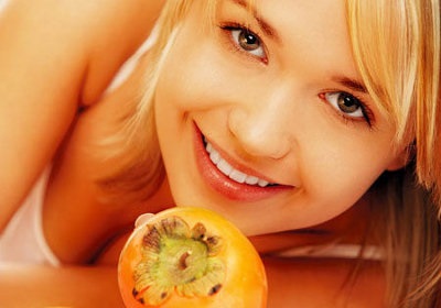 Măști subnutritive de la persimmons pentru pielea uscată și decolorantă a feței