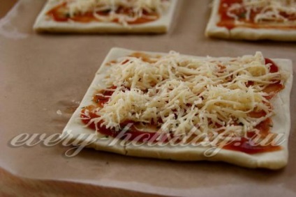 Pizza leveles tészta a sütőben, a recept egy fotót