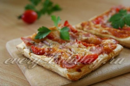 Pizza leveles tészta a sütőben, a recept egy fotót