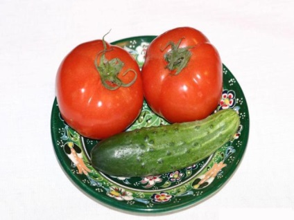 Tomate și castraveți