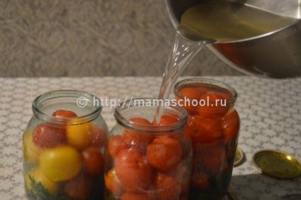 Tomate cu vârfuri de morcov pentru rețetele de iarnă pentru un borcan de litru pas cu pas cu o fotografie