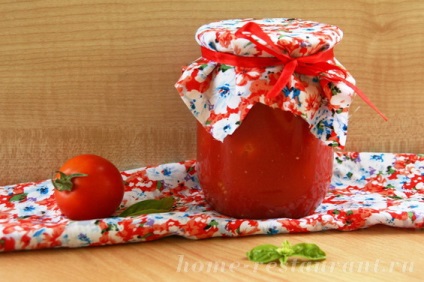 Tomate în suc de roșii pentru restaurantul de iarnă
