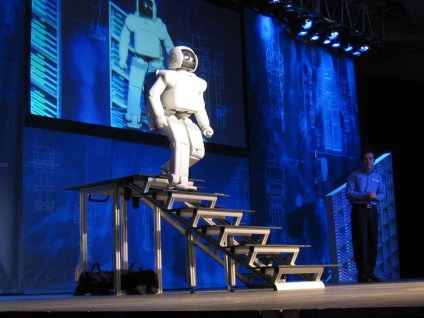 Tanulás a tényeket a robot ASIMO (robot android) Tanulás a tényeket a robot ASIMO