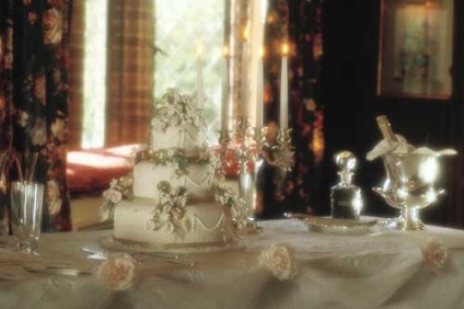 Viselkedési szabályokat az esküvői asztalra
