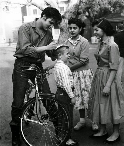 Imagini rare ale lui Elvis Presley