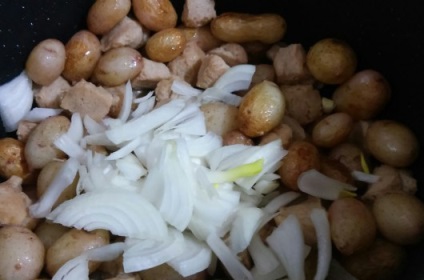 Rețetă pentru gulaș de soia cu un cartof tânăr într-un multivark pas cu pas cu fotografii