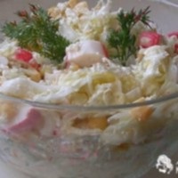 Salate cu ananas și bastoane de crab