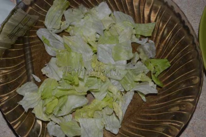 Salată de pui cu rodii (în georgiană)