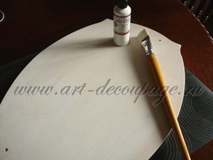 A szöveti decoupage - ragasztás nagy fragmenst egy szövet egy nagy felületre (papír) A szöveti decoupage - ragasztás egy nagy darab papír szalvéták nagyobb felületen