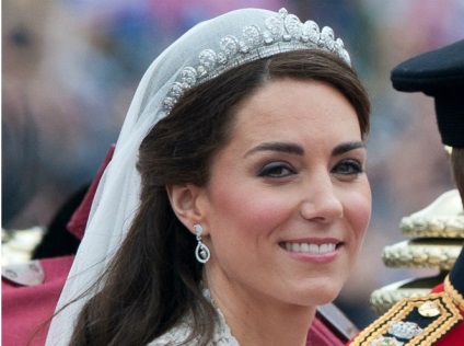 A legszebb királyi tiara modernitás, a Marie Claire (Emerald Tiara Queen) A legszebb királyi tiara modernitás, a Marie Claire