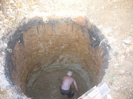 Szeptikus tartály beton gyűrűk - a működési elv, a mérete és típusa egykamarás és túlfolyó, és a készülék