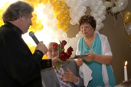 Scenariu care sărbătorește nunta de aur a părinților cu tradiții frumoase