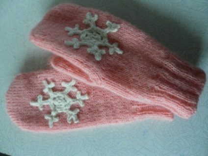 Mănuși calde pe două ace de tricotat