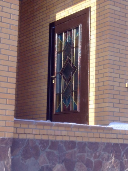O ușă de intrare din oțel - sticlă sau muflă
