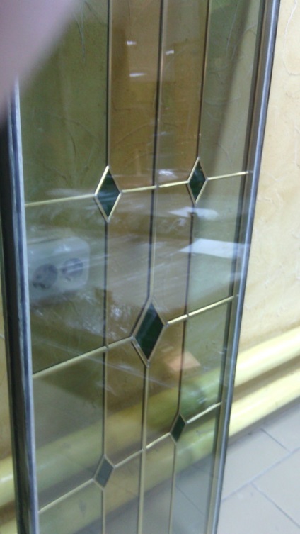 O ușă de intrare din oțel - sticlă sau muflă