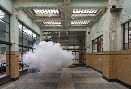 Artistul creează nori reali în interiorul clădirii - fapte interesante și informative