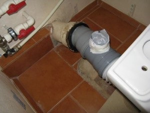 Mirosul de canalizare în toaletă și apartamentul de baie provoacă și remedii