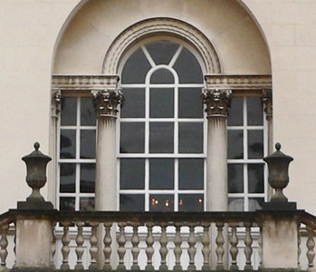 Alternatívák négyszögletes ablakok