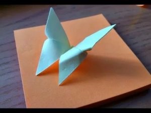 Butterfly origami într-o fotografie detaliată și clasa master video